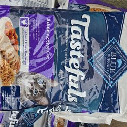 Blue Buffalo Tastefuls Adult Active Cat 15 Lb Bag