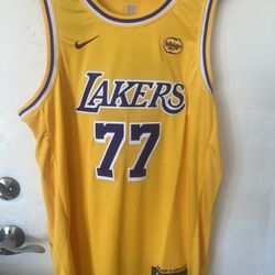 Luka Dončić # 77 Lakers Yellow Jersey New Size 54