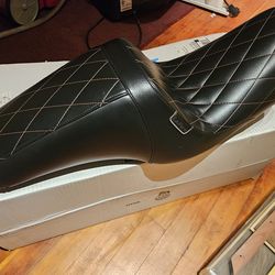 2001 Wide glide seat