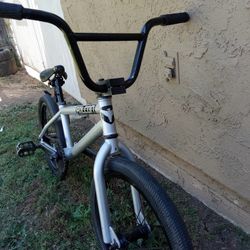 Haro,Bmx,https://offerup.com/redirect/?o=Rml0YmlrZS5Dbw==