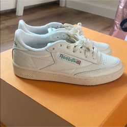 Reebok Club C85 Size 5.5 Women 