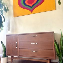 Elegant 1960's Bassett Record Credenza Buffet Table