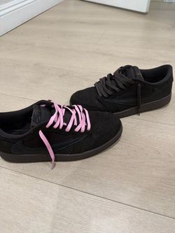 Nike SB Low-Top Black Suede Sneakers