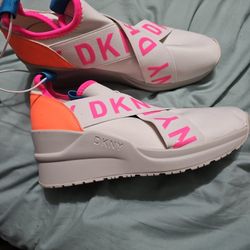 DKNY Women 8