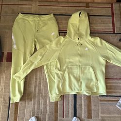 Nike Tech Fleece Light Green Size L