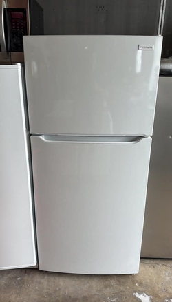 Frigidaire Top Freezer Fridge — White, Ice Maker, Clean