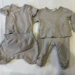 2 baby gender neutral sets