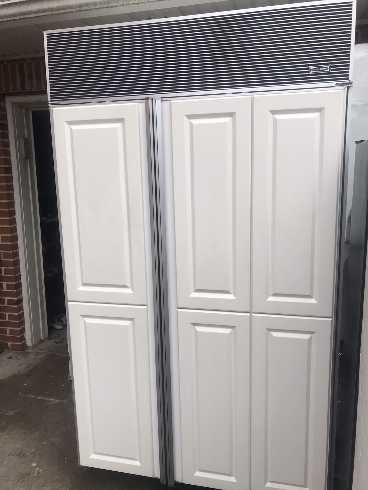 Sub-Zero Refrigrator + Freezer Stainless Steel.