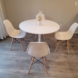41” Tulip Table With 4 Chairs 