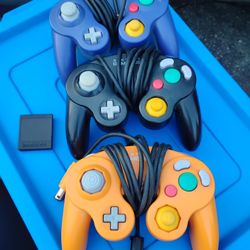3 Original Nintendo GameCube Controllers And Memory Card