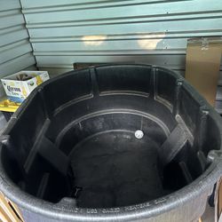 Rubbermaid 150 Gallon Stock Tank for Sale in Ronkonkoma, NY - OfferUp