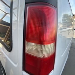 06 Gmc Savanna Tail Light 