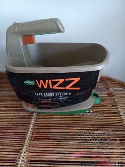 Scott's wizz year round spreader