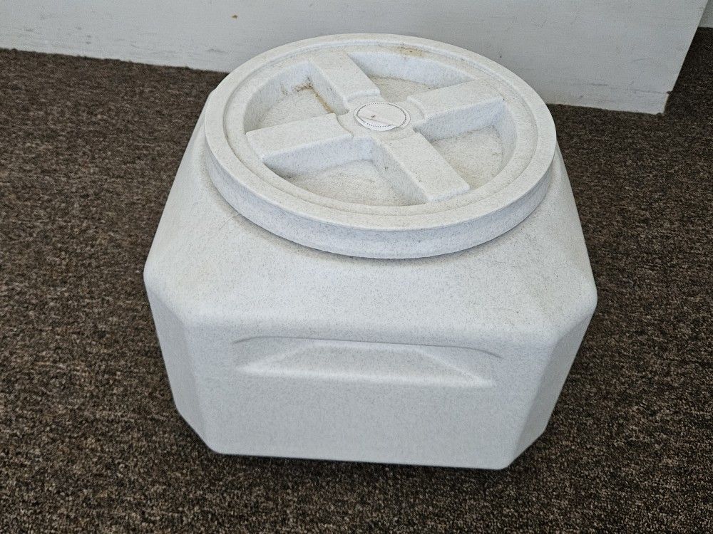 GAMMA 15LB PET DOG FOOD STORAGE CONTAINER FOOD VAULT