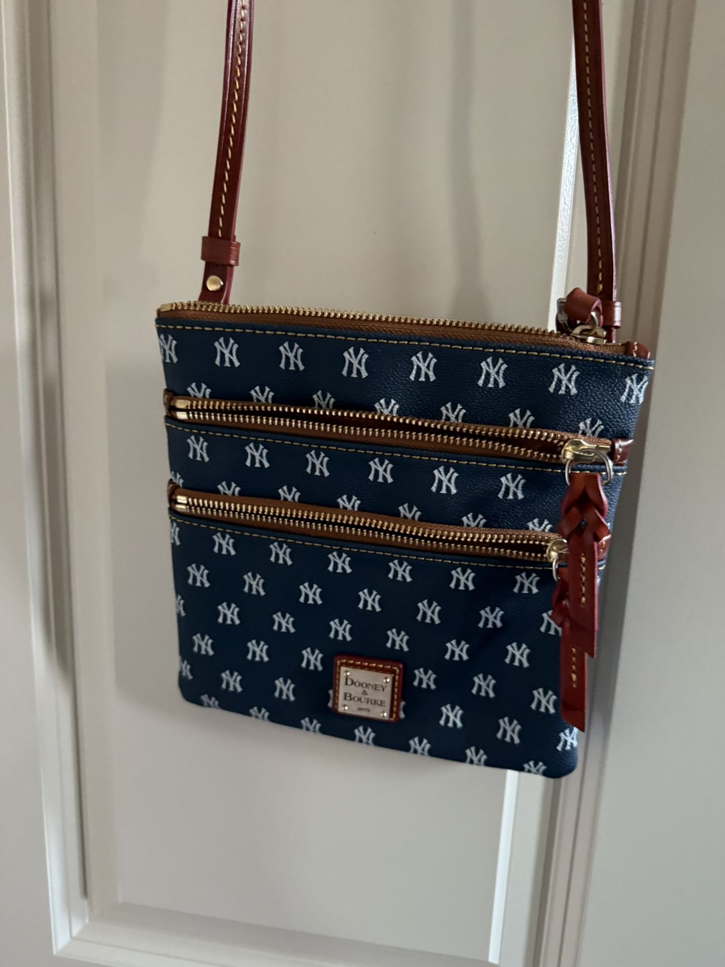 Dooney & Bourke NY Yankees Crossbody