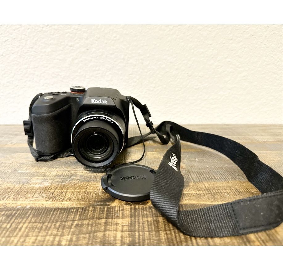 Kodak EasyShare Z5010 14mp Digital Camera + Lenses 8GB SD Card Free