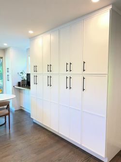 Pantry cabinet