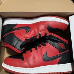 Jordan 1 Mid
