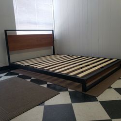 Queen size bed frame - can DELIVER almost anywhere for $20 extra - gently used and in very good condition 😍