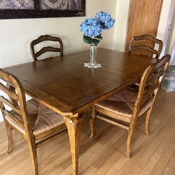 Dining Room Table w/Chairs