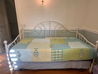 Day Bed with Trundle