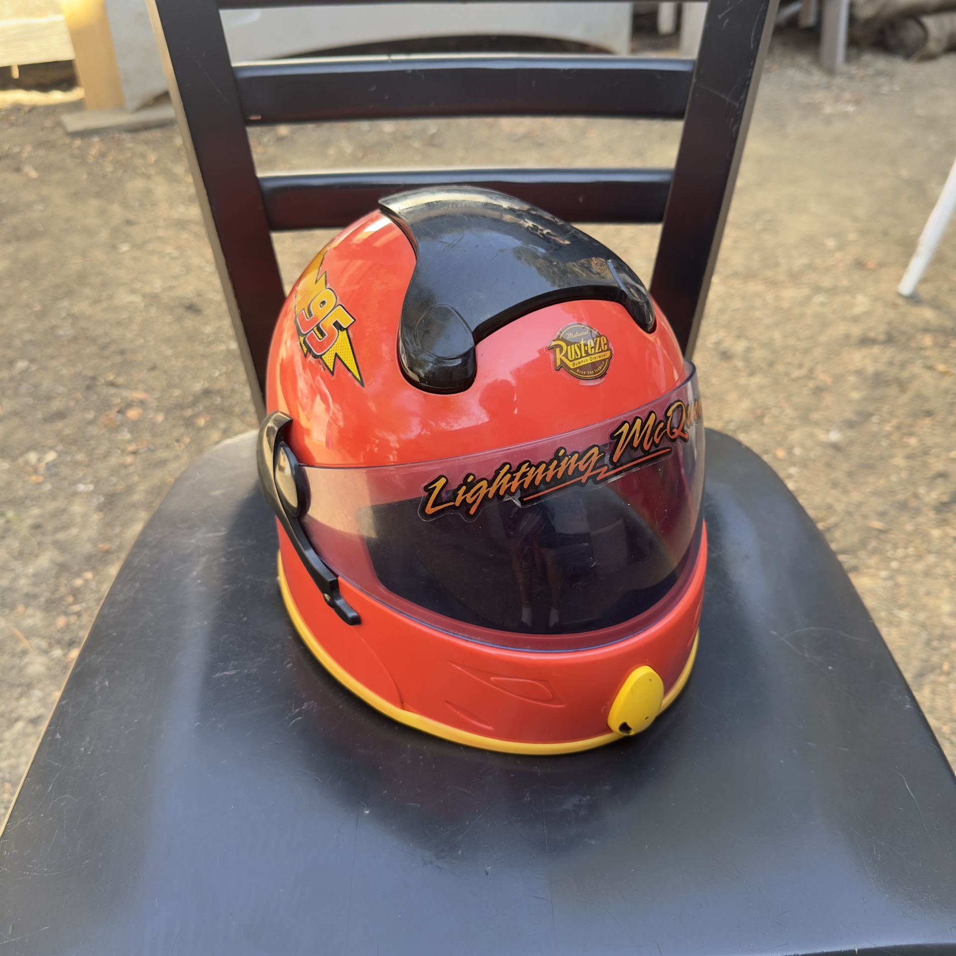 Lightning McQueen Rust-eze #95 Play Helmet Disney Cars
