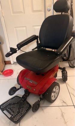 Jazzy select mobility chair runs excellent