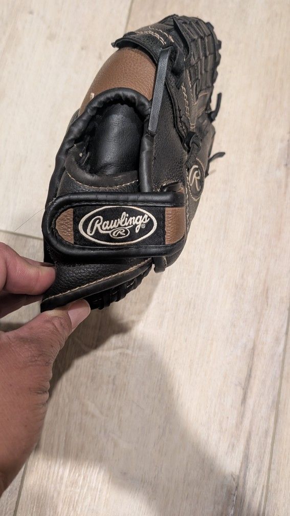 Rawlings Size 10.5 Youth Baseball Glove