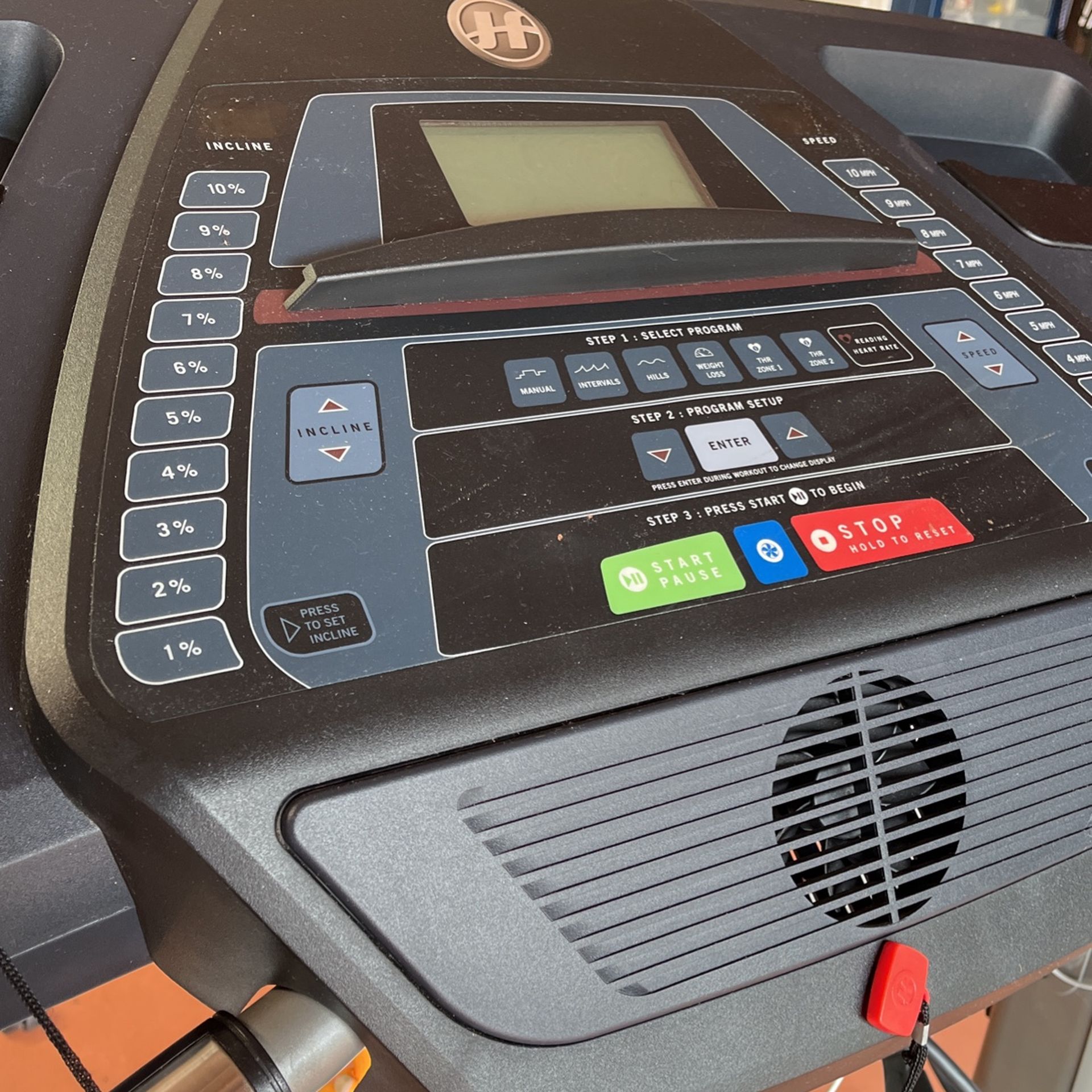 Horizon Fitness LS925T Treadmill Priced At 1400.00 On sale For 190.00 for Sale in Boynton Beach FL OfferUp