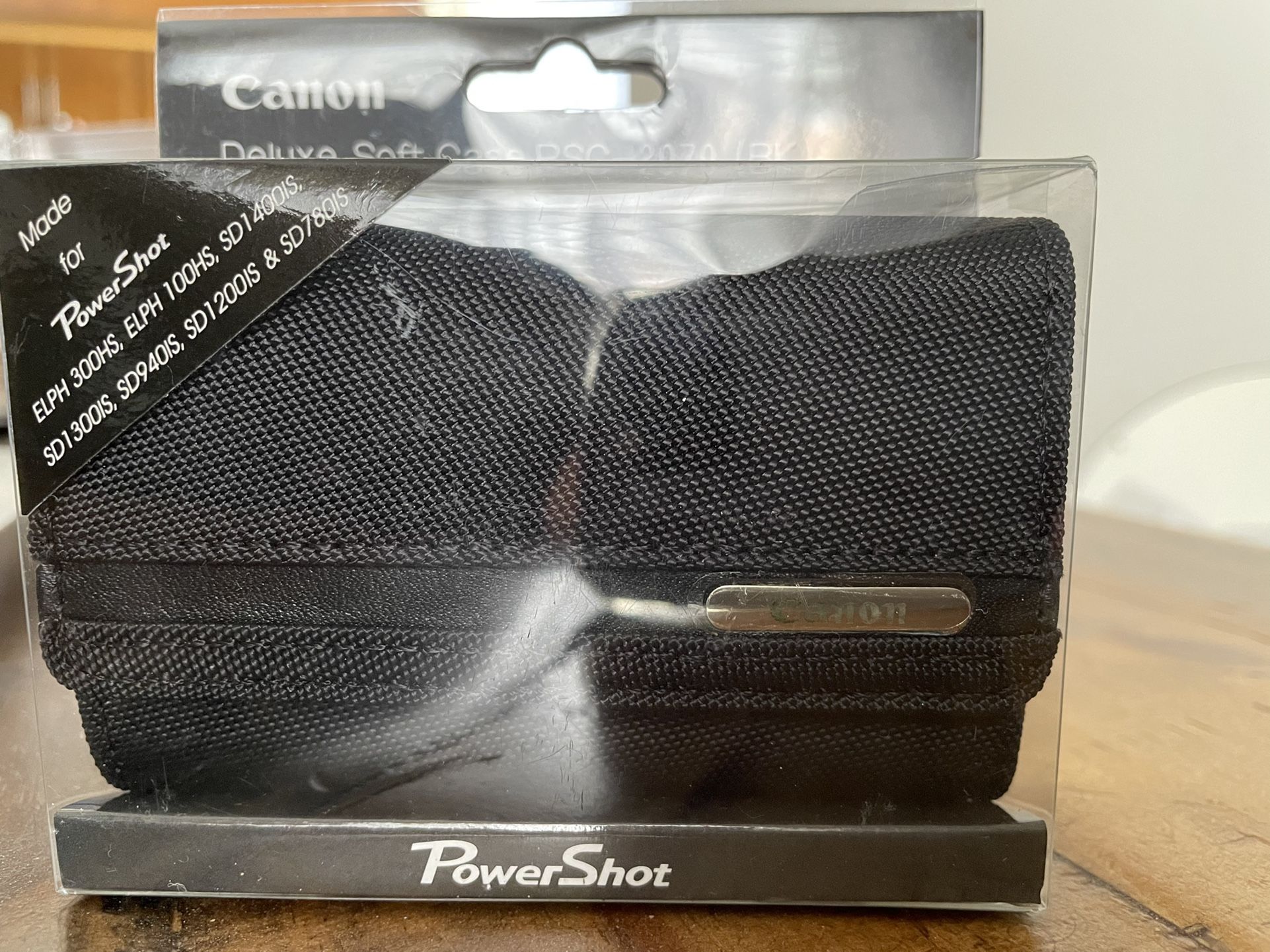 New & Sealed Canon Deluxe Soft Case PSC-2070 (Black) Authentic.for Powershot Cameras