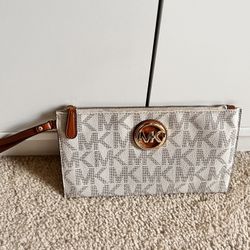 Michael Kors Jet Set Wristlet