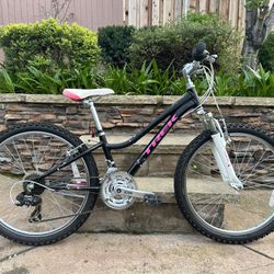 24” Trek MT 220 Bike