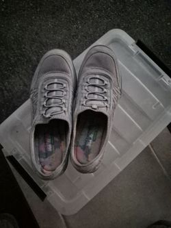 Sketchers  grey comfy shoes for women or men size 9