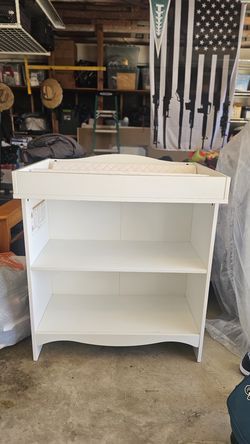 Great Condition Changing table. Comes with plastic mattress