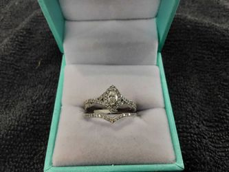 Women's Ring - White Gold 10k (.417) 3.6 grams Size 7