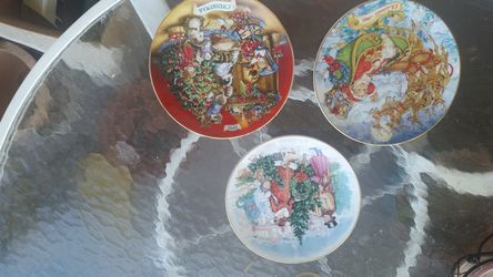 3 Christmas plates Avon