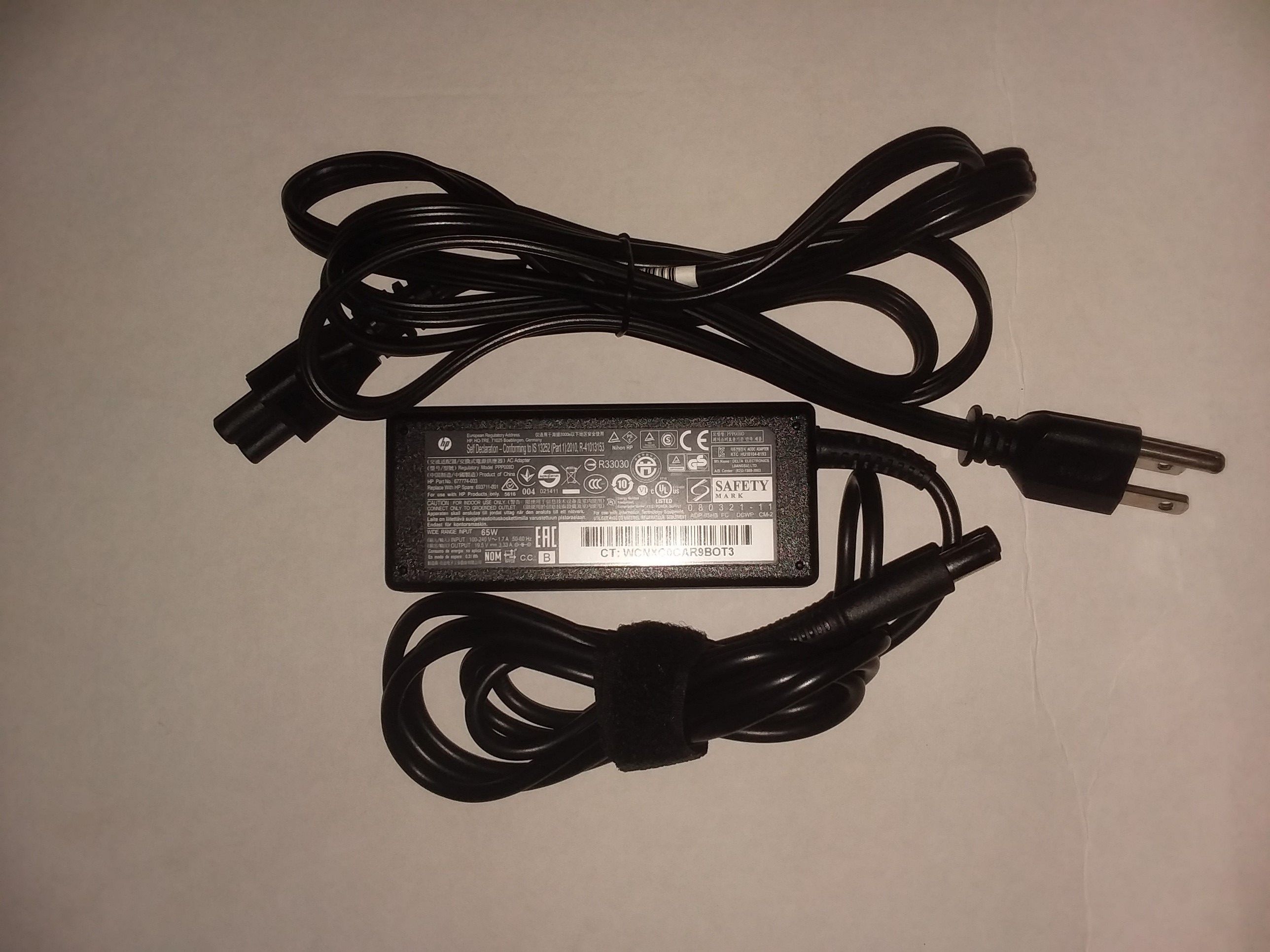 HP 65W AC Adapter P/N 677774-003 ,693711-001 Genuine.