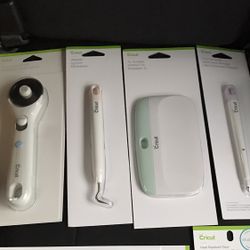 CRICUT 4Pc Essential Tools Bundle