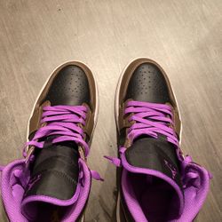 Jordan 1 Mid Purple Mocha Size 10 US