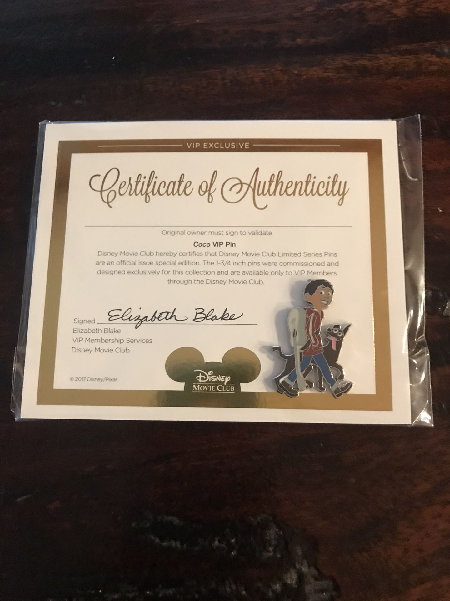 New Disney’s Coco DMC Limited Edition Exclusive Pin & Certificate