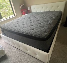 Sealy Performance Posturepedic Mattress Queen size
