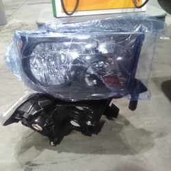 2007 = 2013  Toyota Tundra and 2008 = 2017 Sequoia  Front Headlights 