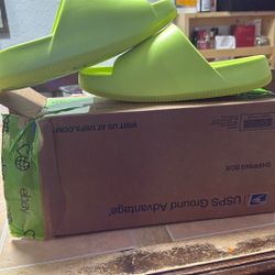 Nike Calm Slides Men’s Size 12 Volt