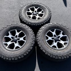 (3) 17” Jeep Rubicon Wheels 285/70R17 Bfgoodrich All Terrain Spares