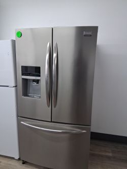 Like New Condition , Frigidaire Gallery 36" Stainless Steel French Door! Warranty Included ! Delivery Available ! 