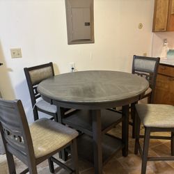 Dining Room Table And Chairs 