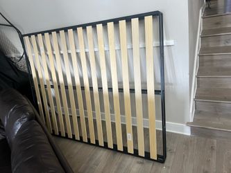 Zinus Queen Platform Bed Frame