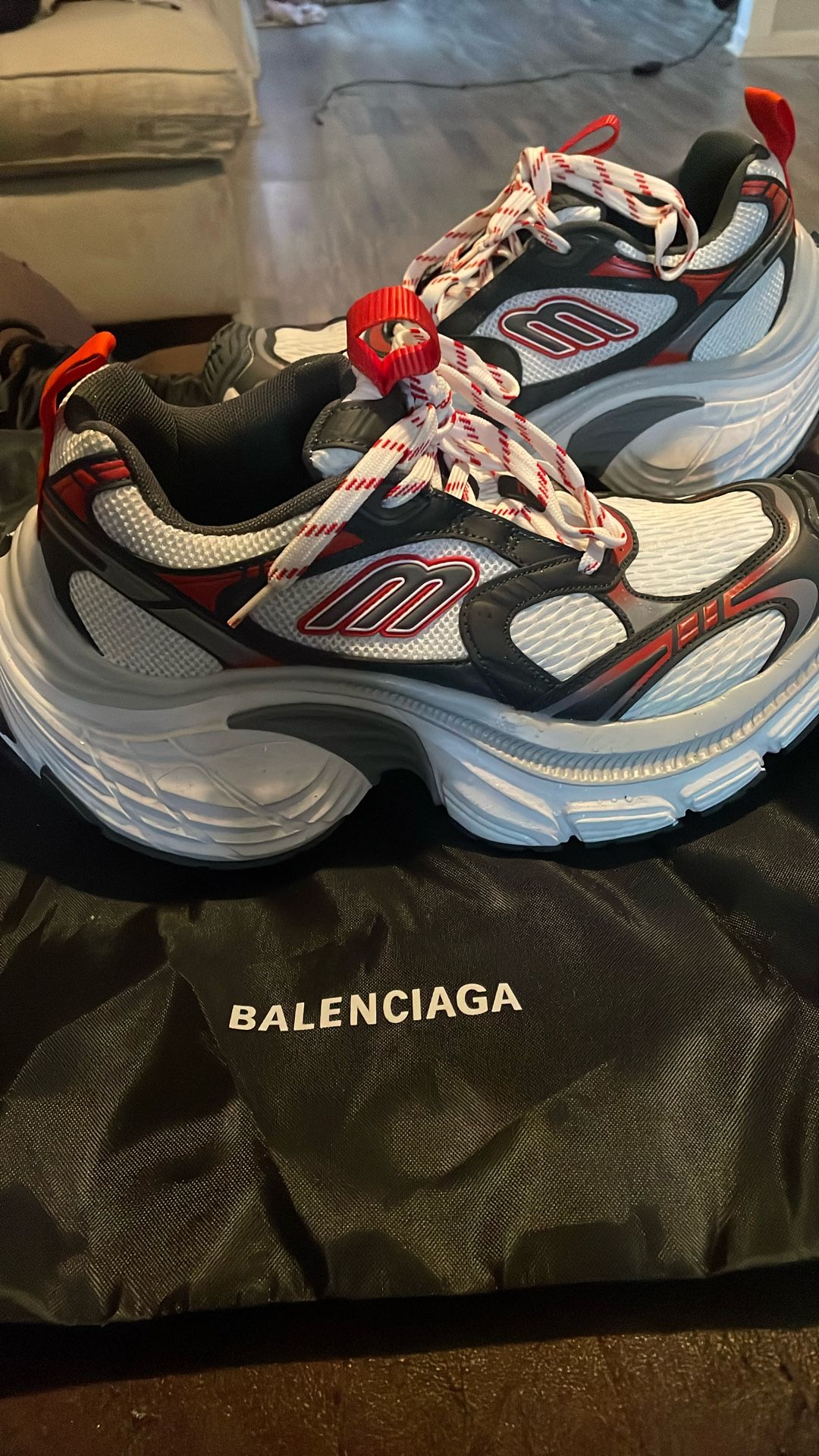 Balenciaga 10xl 