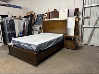 Queen bed set $300