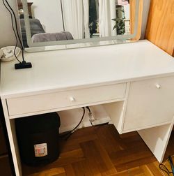 White Makeup Vanity With Glass Top 